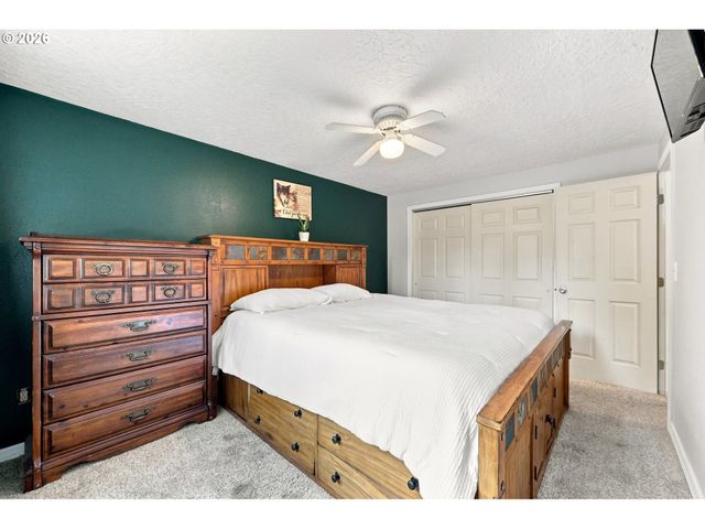 38370 SANDY HEIGHTS St, Sandy, OR 97055