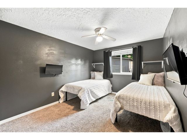 38370 SANDY HEIGHTS St, Sandy, OR 97055