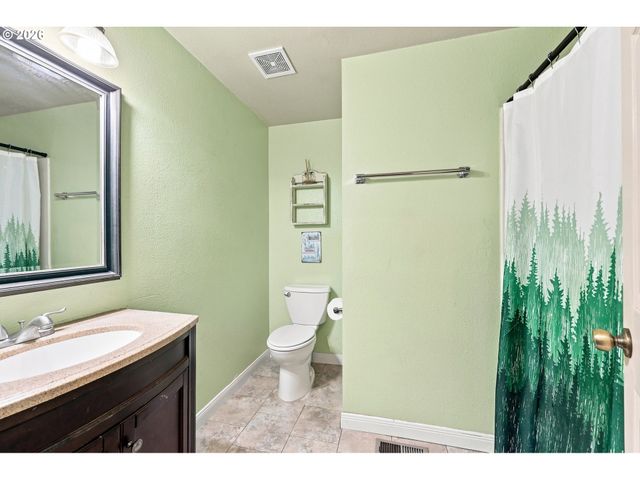 38370 SANDY HEIGHTS St, Sandy, OR 97055
