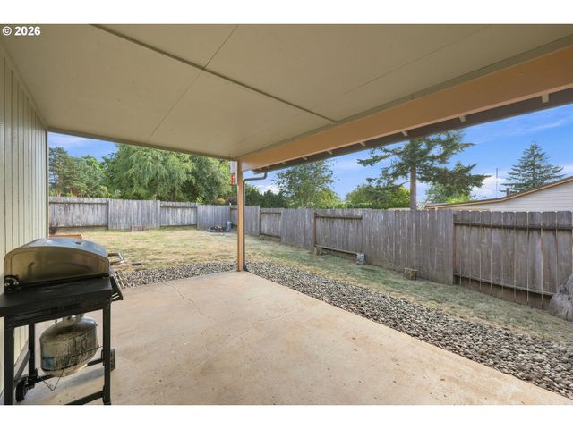 38370 SANDY HEIGHTS St, Sandy, OR 97055