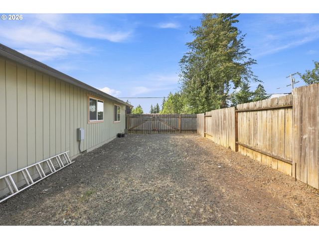 38370 SANDY HEIGHTS St, Sandy, OR 97055