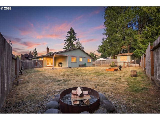 38370 SANDY HEIGHTS St, Sandy, OR 97055