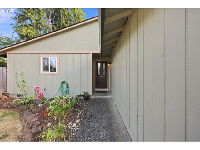 38370 SANDY HEIGHTS St, Sandy, OR 97055