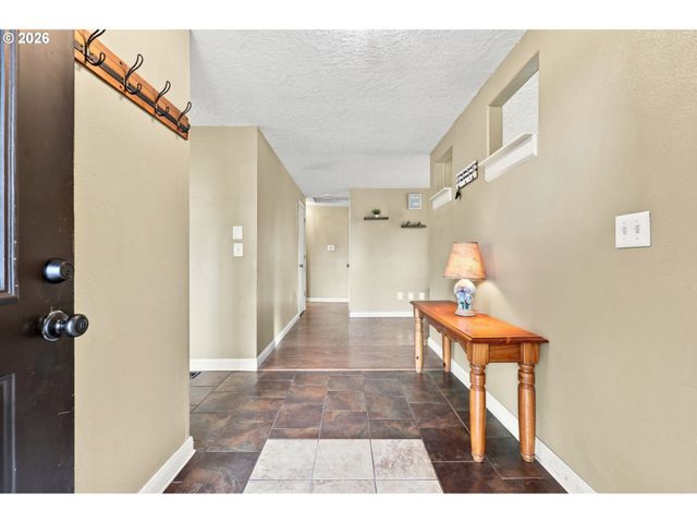 38370 SANDY HEIGHTS St, Sandy, OR 97055