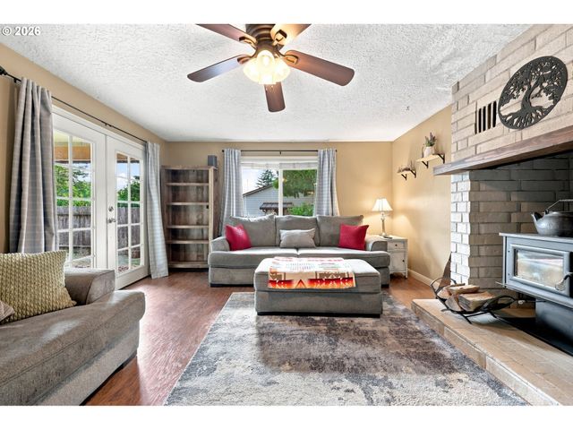 38370 SANDY HEIGHTS St, Sandy, OR 97055