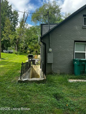 2724 Triplett Ct, Louisville, KY 40216