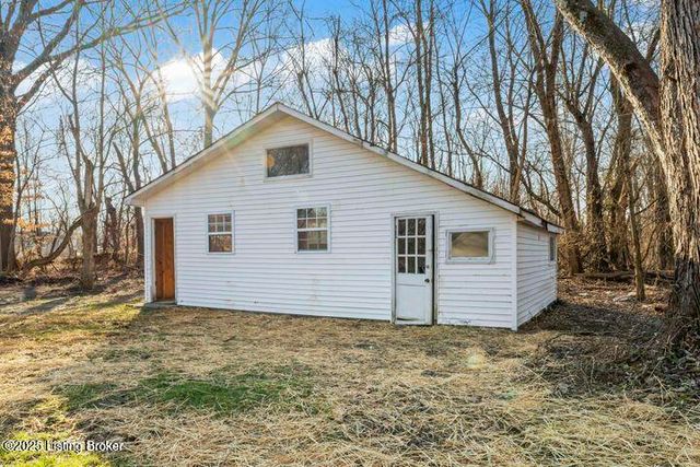 2724 Triplett Ct, Louisville, KY 40216