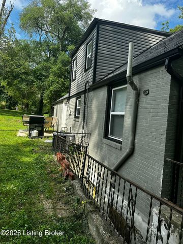 2724 Triplett Ct, Louisville, KY 40216