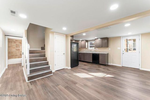 2724 Triplett Ct, Louisville, KY 40216