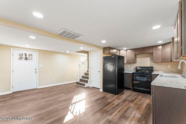 2724 Triplett Ct, Louisville, KY 40216