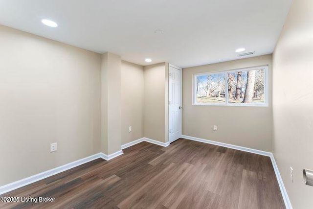 2724 Triplett Ct, Louisville, KY 40216