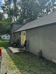 2724 Triplett Ct, Louisville, KY 40216