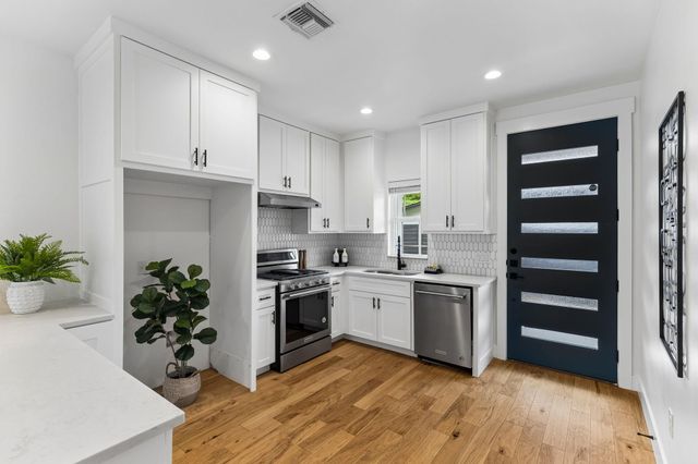 806 Philco DR 2, Austin, TX 78745