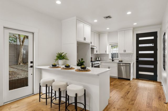 806 Philco DR 2, Austin, TX 78745