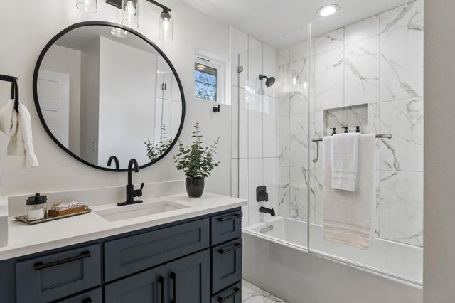806 Philco DR 2, Austin, TX 78745