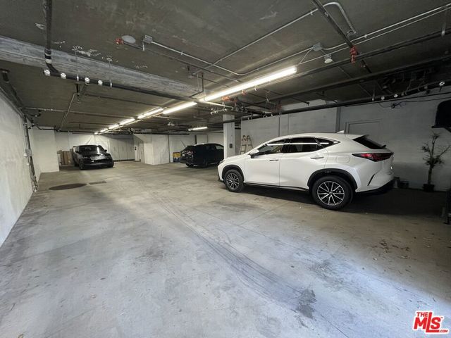 913 Hilldale Avenue 2, West Hollywood, CA 90069