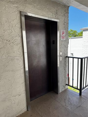 6900 N Kendall Drive A403, Pinecrest, FL 33156