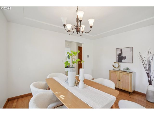 11851 Se MADISON St, Portland, OR 97216