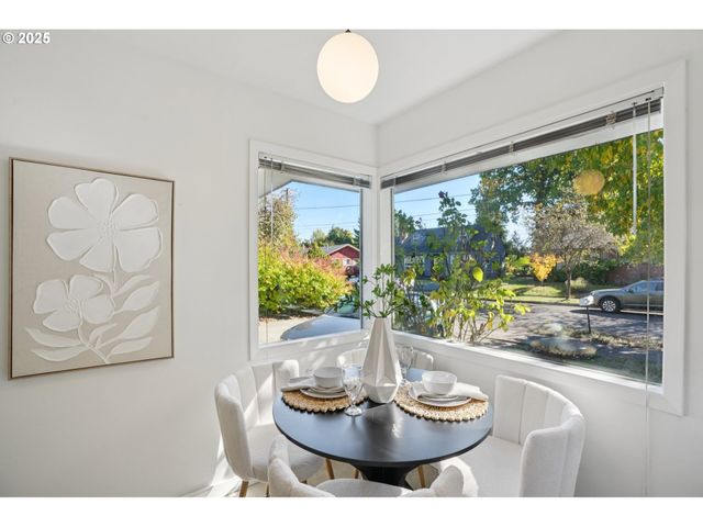 11851 Se MADISON St, Portland, OR 97216