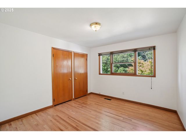 11851 Se MADISON St, Portland, OR 97216