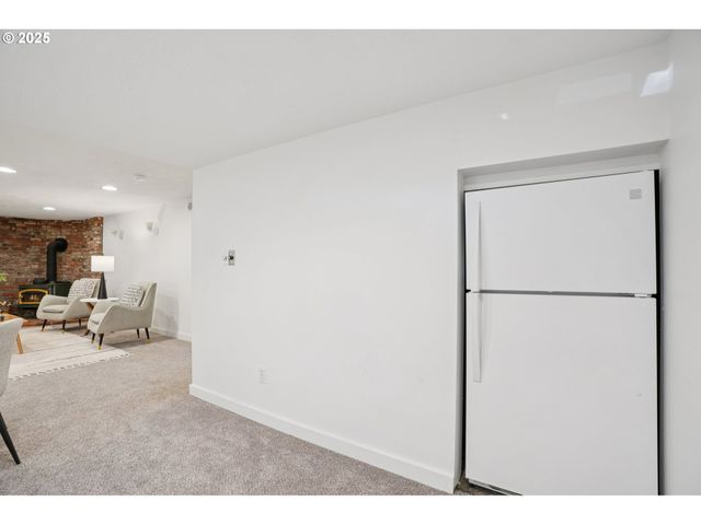 11851 Se MADISON St, Portland, OR 97216