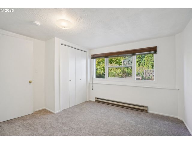 11851 Se MADISON St, Portland, OR 97216