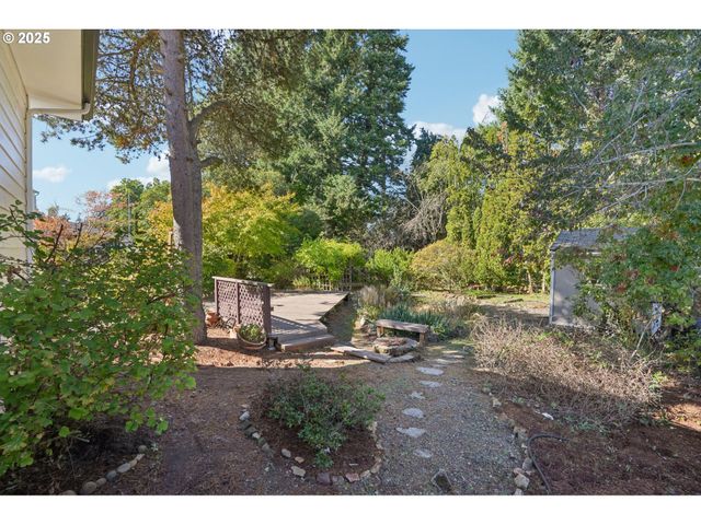 11851 Se MADISON St, Portland, OR 97216