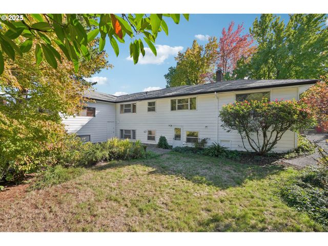 11851 Se MADISON St, Portland, OR 97216