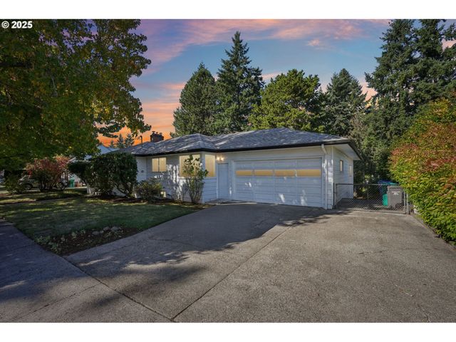 11851 Se MADISON St, Portland, OR 97216