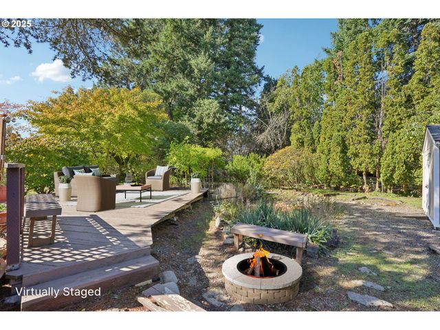 11851 Se MADISON St, Portland, OR 97216