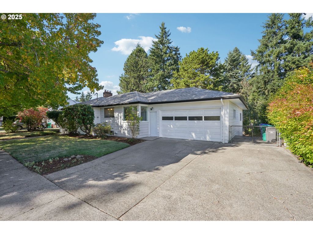 11851 Se MADISON St, Portland, OR 97216