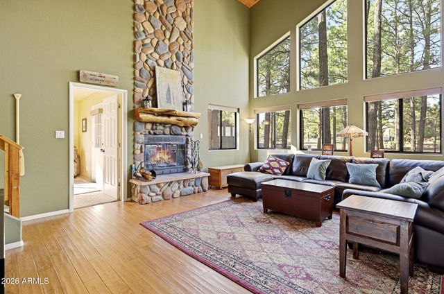 2233 DEL RIO Circle, Overgaard, AZ 85933