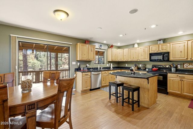 2233 DEL RIO Circle, Overgaard, AZ 85933