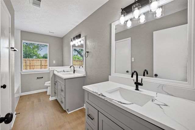 1011 Memorial Glen Drive, Humble, TX 77338