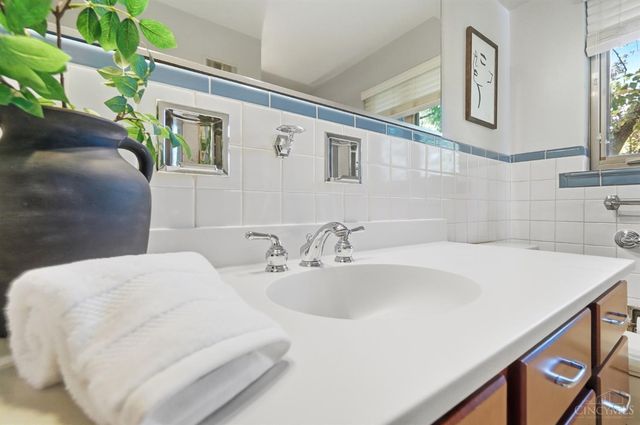 4877 Le Blond Avenue, Cincinnati, OH 45208