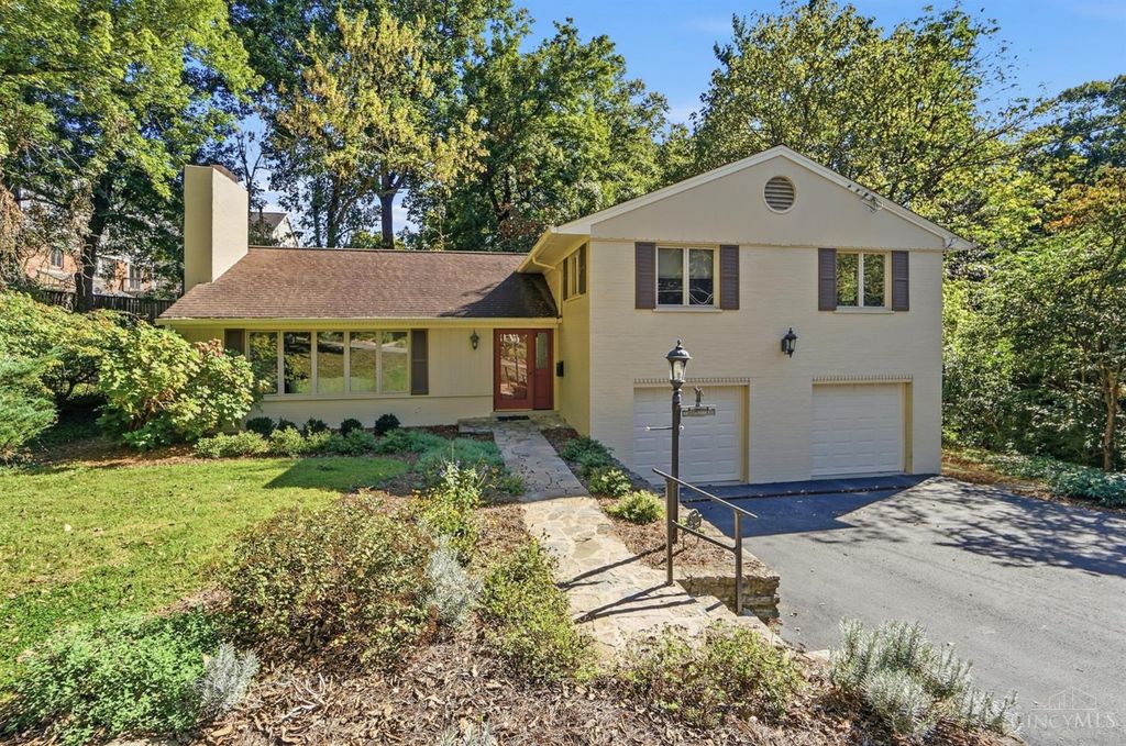 4877 Le Blond Avenue, Cincinnati, OH 45208