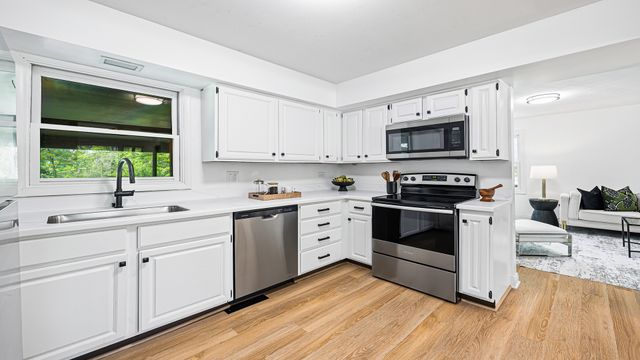 3S306 Winfield Road, Warrenville, IL 60555