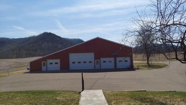 S2901 SEMLING LANE, Fountain City, WI 54629