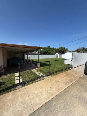 302 WALKER Avenue, Greenacres, FL 33463