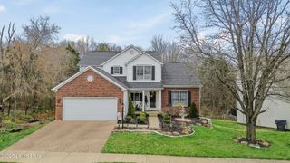 9415 River Trail Dr, Louisville, KY 40229