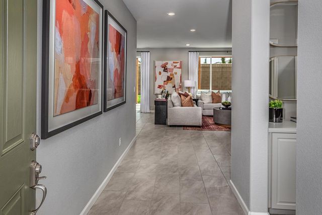 1910 Peony Street, Hollister, CA 95023