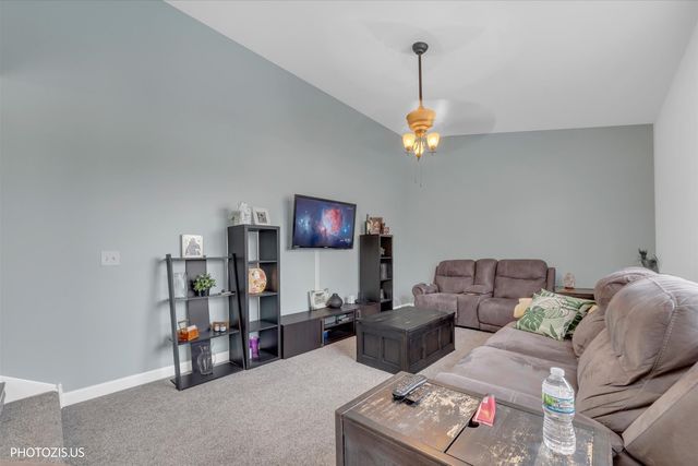 92 Kenilworth Court, Romeoville, IL 60446