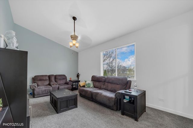 92 Kenilworth Court, Romeoville, IL 60446