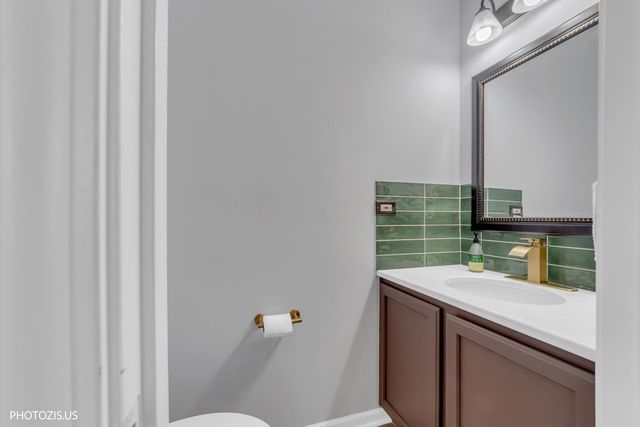 92 Kenilworth Court, Romeoville, IL 60446