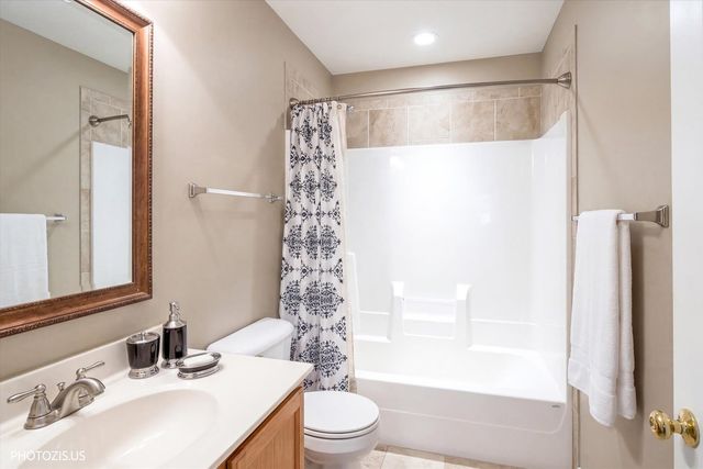 92 Kenilworth Court, Romeoville, IL 60446