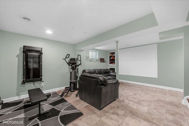 92 Kenilworth Court, Romeoville, IL 60446