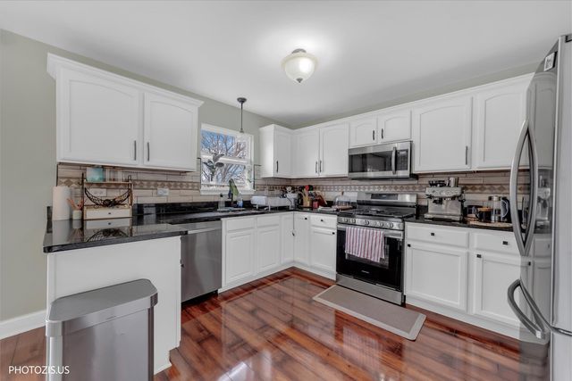 92 Kenilworth Court, Romeoville, IL 60446