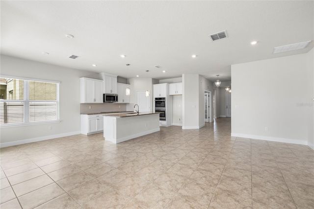 7886 GREENWAY AVENUE, Wesley Chapel, FL 33544