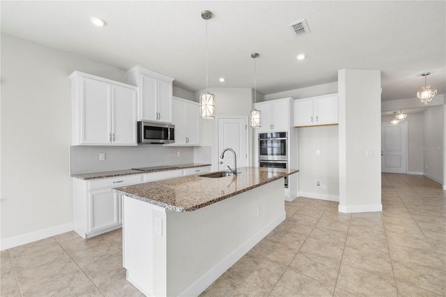 7886 GREENWAY AVENUE, Wesley Chapel, FL 33544