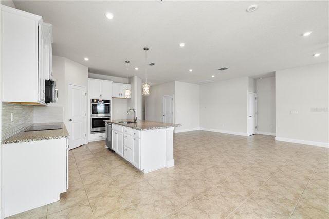 7886 GREENWAY AVENUE, Wesley Chapel, FL 33544